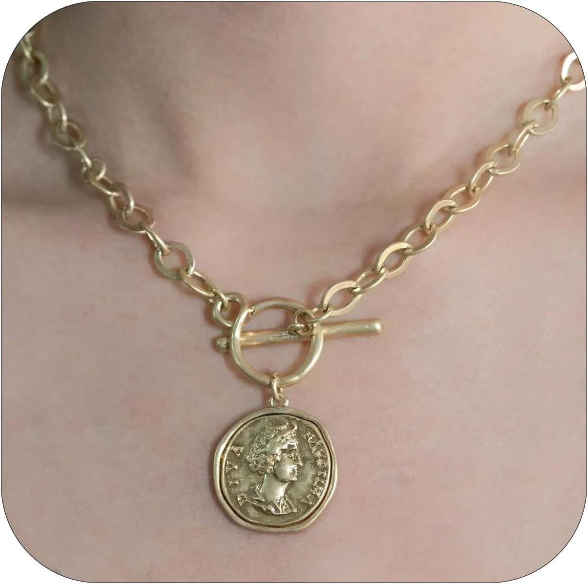 Chunky Gold Coin Pendant Necklace Trendy Layered Statement Chain for Women, Antique Toggle Design with Thick Link, Fashionable Necklaces for Women